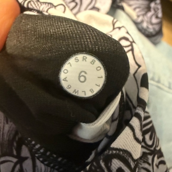 Lululemon Wunder Under Crop (Hi-Rise) Luxtreme Hanakotoba Starlight Multi size 6 - Picture 7 of 7